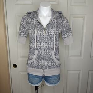 Mossimo Supply Co. gray Damask print zip front hooded top sz M
